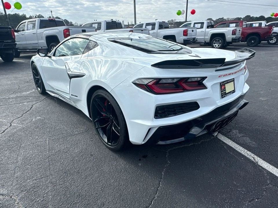 2026 Chevrolet Corvette C8 Z06 - Image 8 of 31