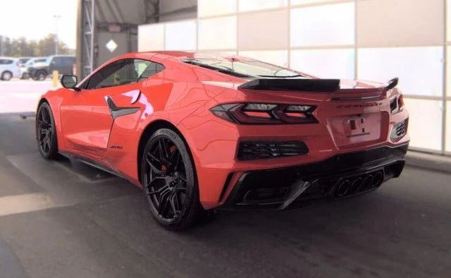 2026 Chevrolet Corvette C8 Z06 - Image 9 of 15