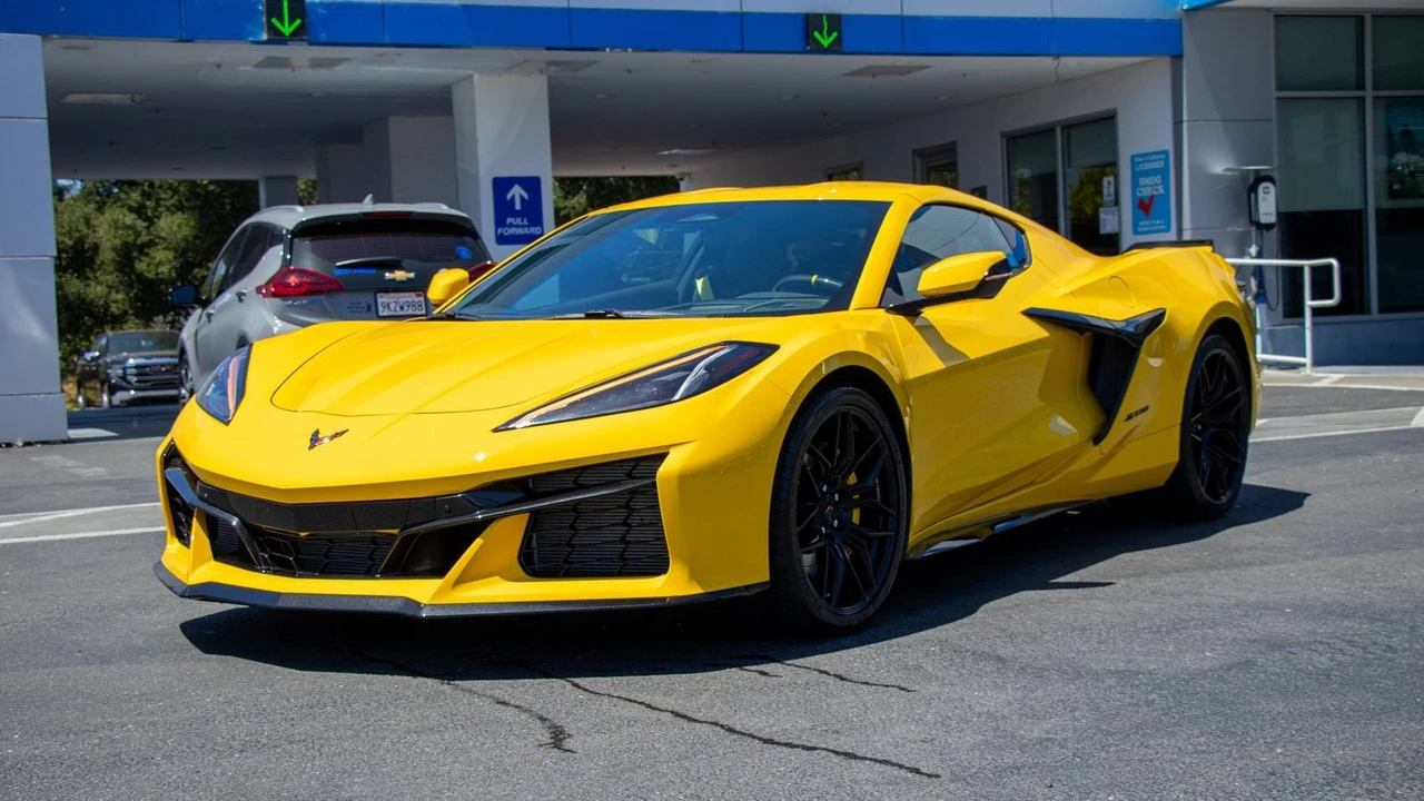 2026 Chevrolet Corvette C8 Z06 - Image 15 of 31