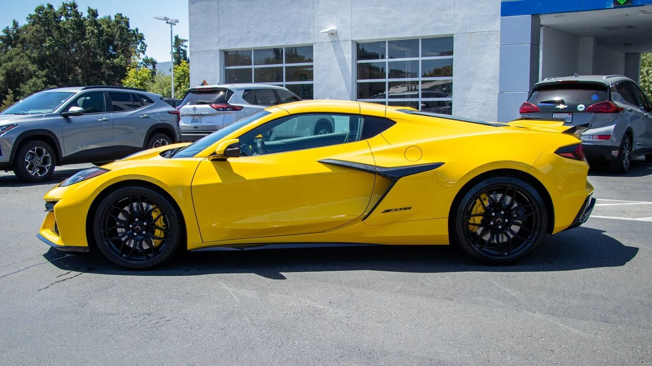 2026 Chevrolet Corvette C8 Z06 - Image 18 of 31