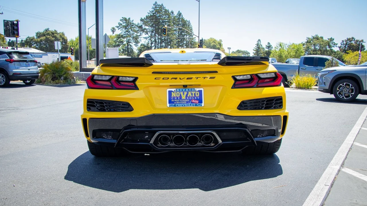 2026 Chevrolet Corvette C8 Z06 - Image 23 of 31