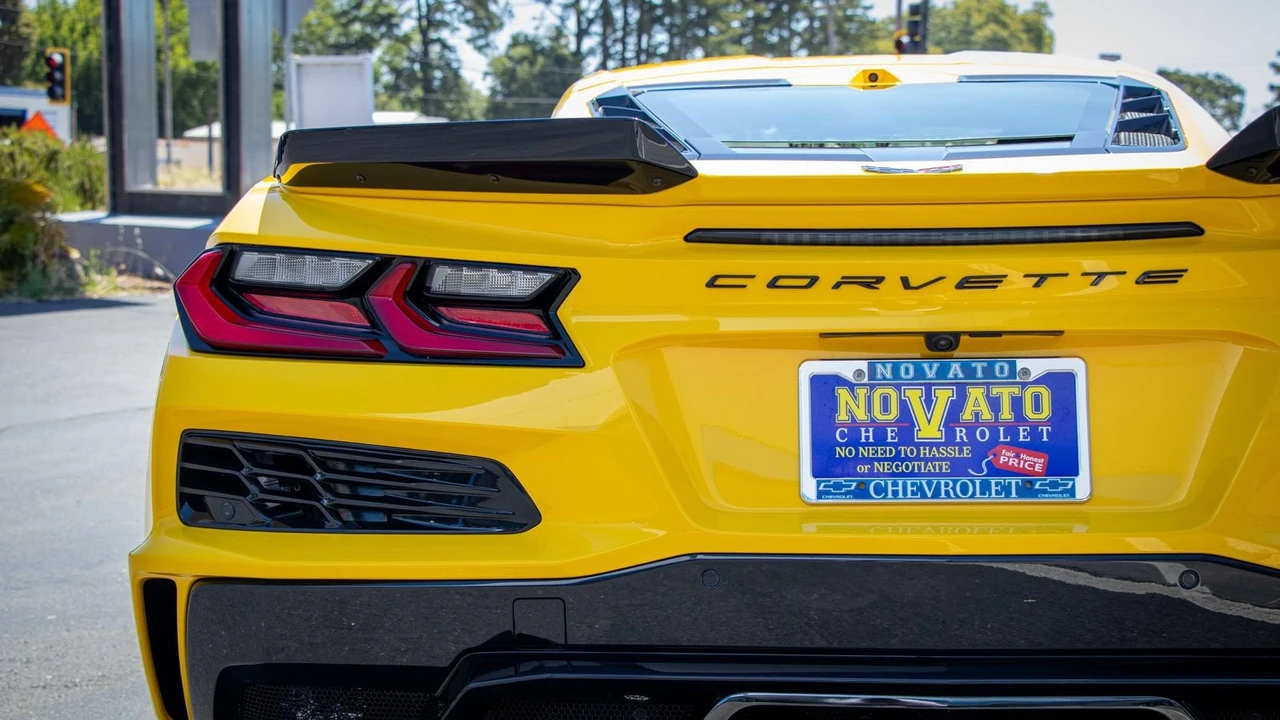 2026 Chevrolet Corvette C8 Z06 - Image 25 of 31