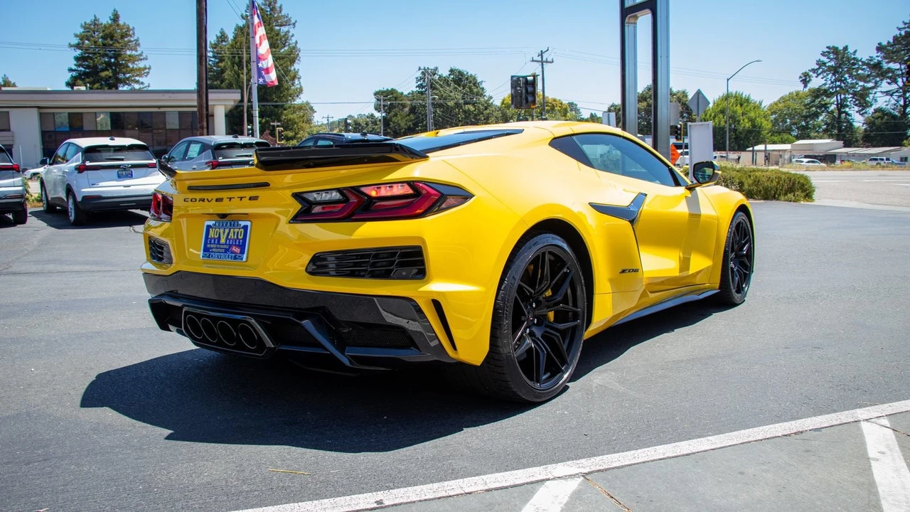 2026 Chevrolet Corvette C8 Z06 - Image 28 of 31
