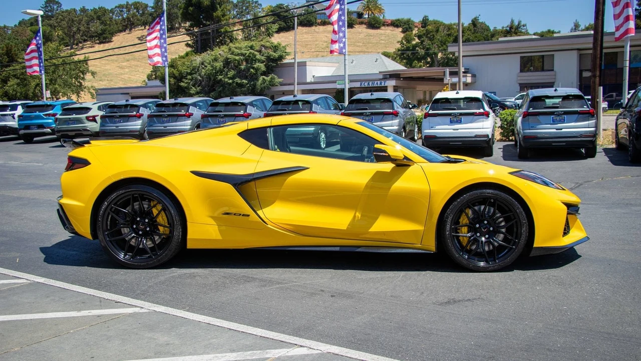 2026 Chevrolet Corvette C8 Z06 - Image 30 of 31