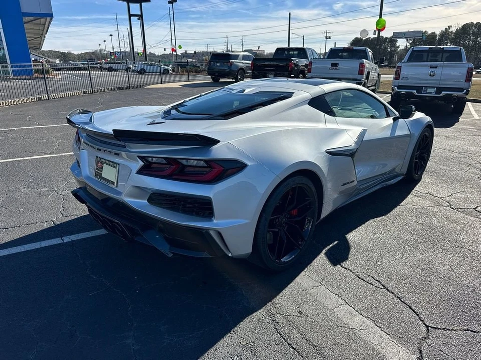2026 Chevrolet Corvette C8 Z06 - Image 6 of 31