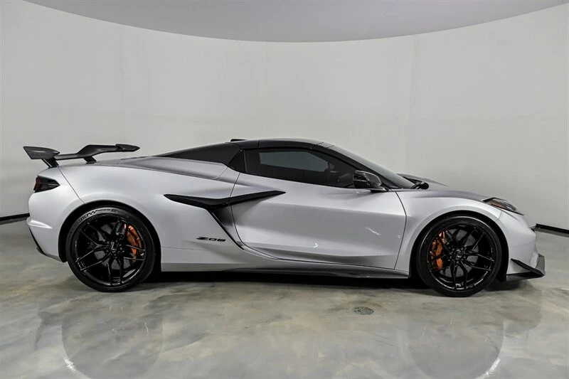 2026 Chevrolet Corvette C8 Z06 - Image 11 of 31