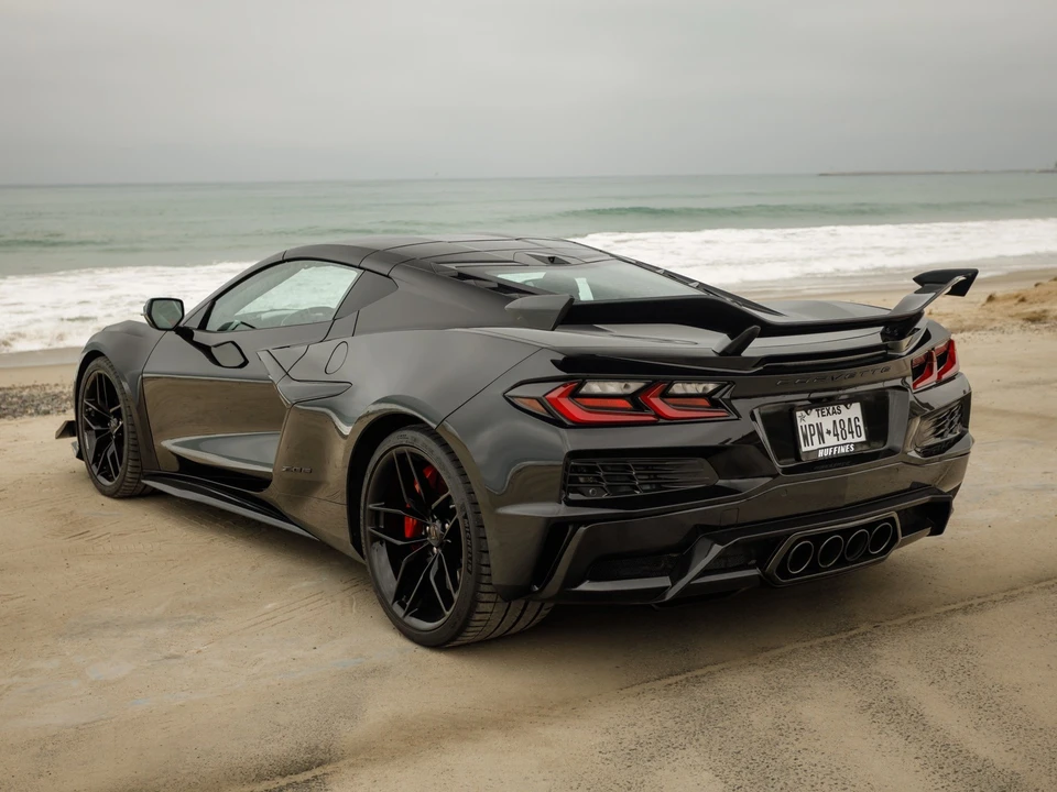 2026 Chevrolet Corvette C8 Z06 - Image 8 of 31
