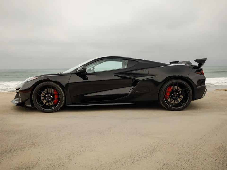 2026 Chevrolet Corvette C8 Z06 - Image 9 of 31