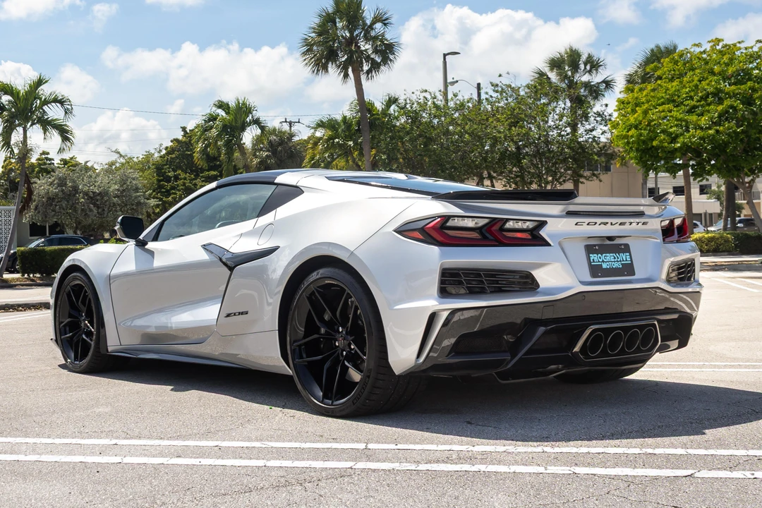 2026 Chevrolet Corvette C8 Z06 - Image 14 of 31