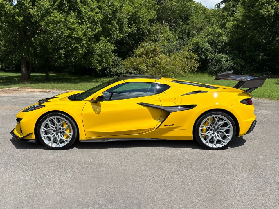 2026 Chevrolet Corvette C8 ZR1 - Image 7 of 31
