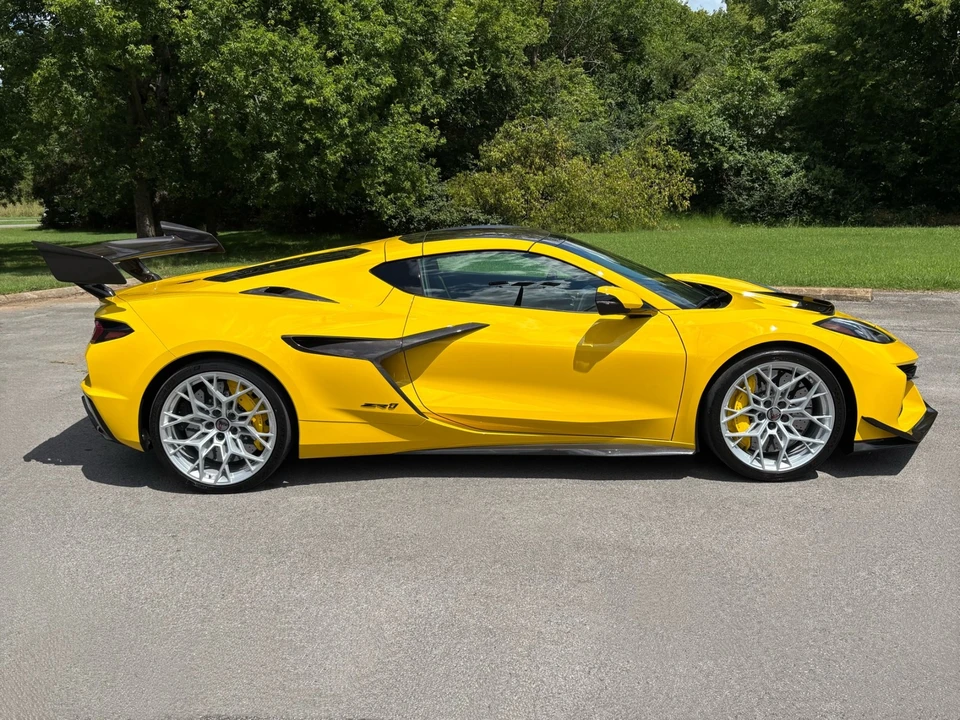 2026 Chevrolet Corvette C8 ZR1 - Image 8 of 31