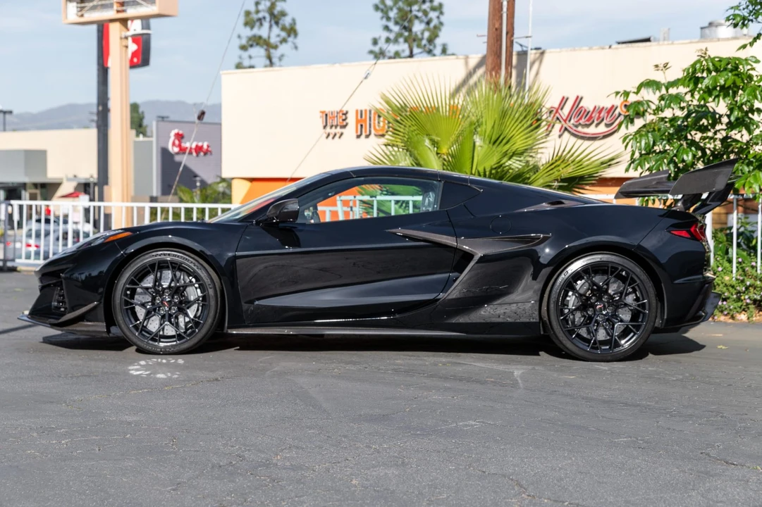 2026 Chevrolet Corvette C8 ZR1 - Image 3 of 8