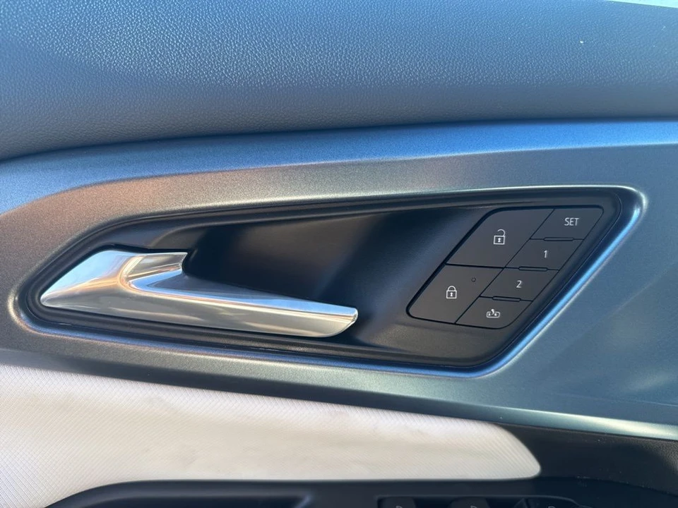 2026 Chevrolet Equinox - Image 11 of 12