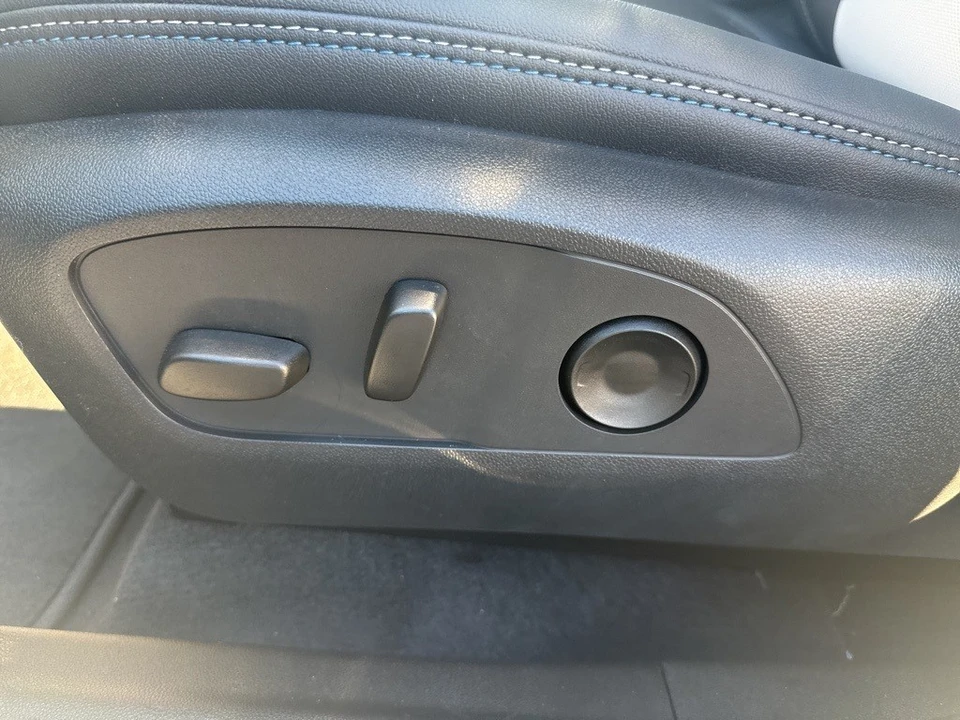 2026 Chevrolet Equinox - Image 10 of 12