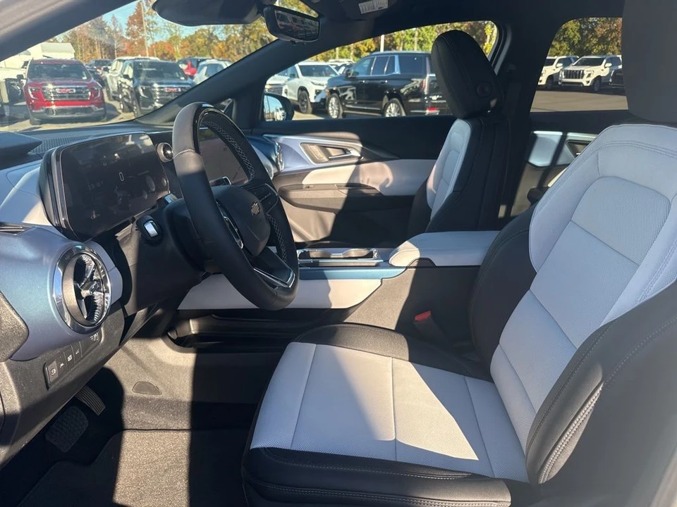 2026 Chevrolet Equinox - Image 9 of 12