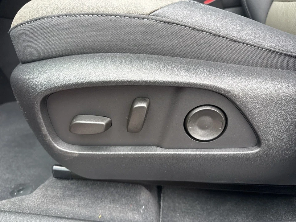 2026 Chevrolet Equinox - Image 10 of 21