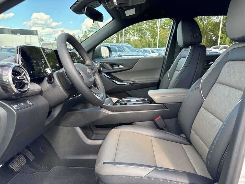 2026 Chevrolet Equinox - Image 9 of 12