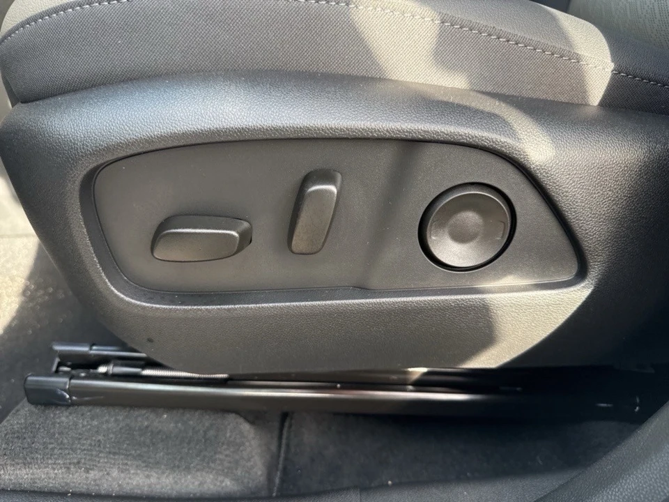 2026 Chevrolet Equinox - Image 10 of 21