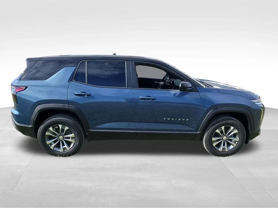 2026 Chevrolet Equinox - Image 12 of 21