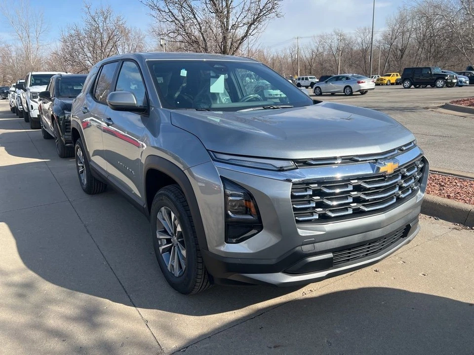 2026 Chevrolet Equinox - Image 2 of 11