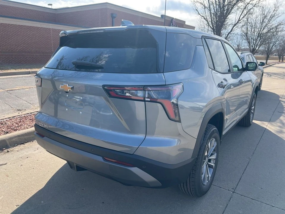 2026 Chevrolet Equinox - Image 3 of 11