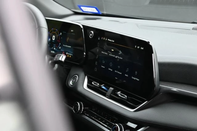 2026 Chevrolet Equinox - Image 12 of 21