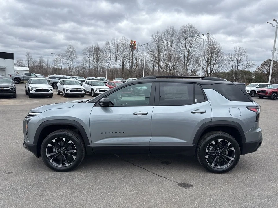 2026 Chevrolet Equinox - Image 2 of 12
