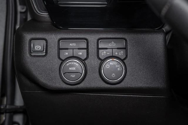 2026 Chevrolet Silverado 4th Gen - Image 16 of 19