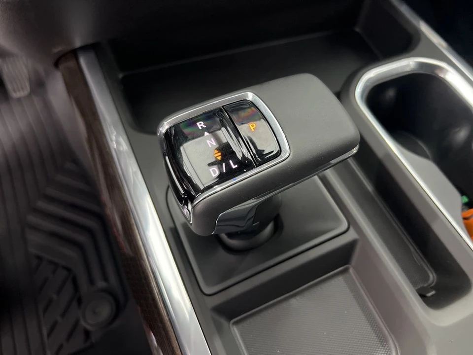 2026 Chevrolet Silverado 4th Gen - Image 15 of 31