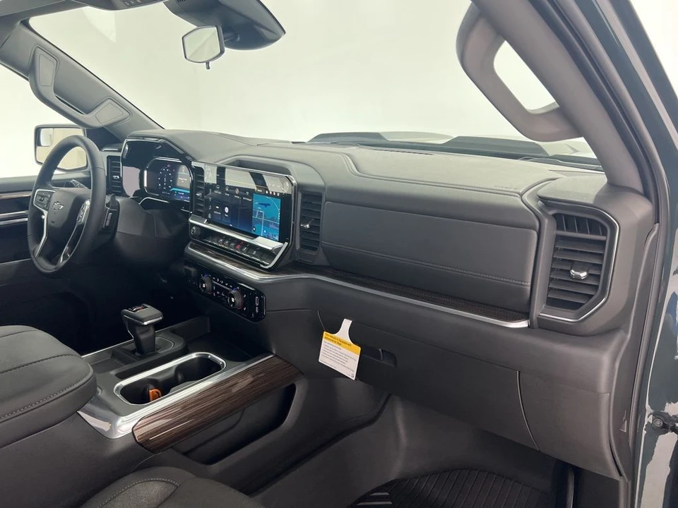 2026 Chevrolet Silverado 4th Gen - Image 26 of 31