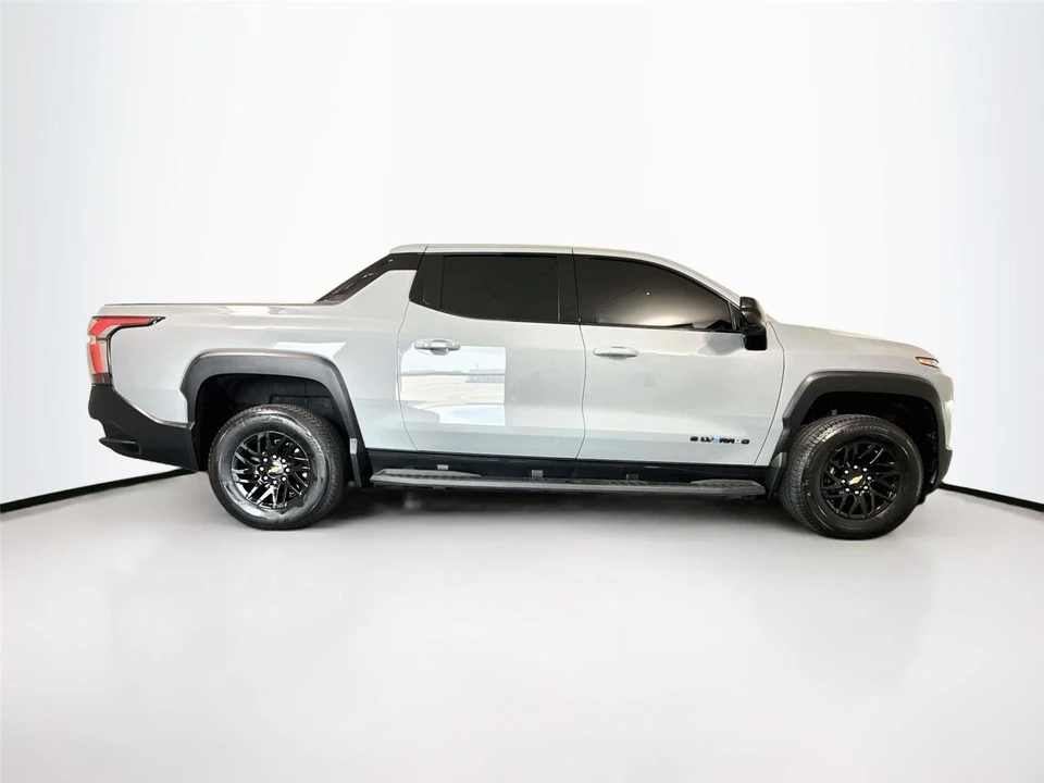 2026 Chevrolet Silverado - Image 6 of 31