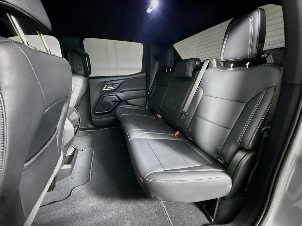 2026 Chevrolet Silverado - Image 23 of 31