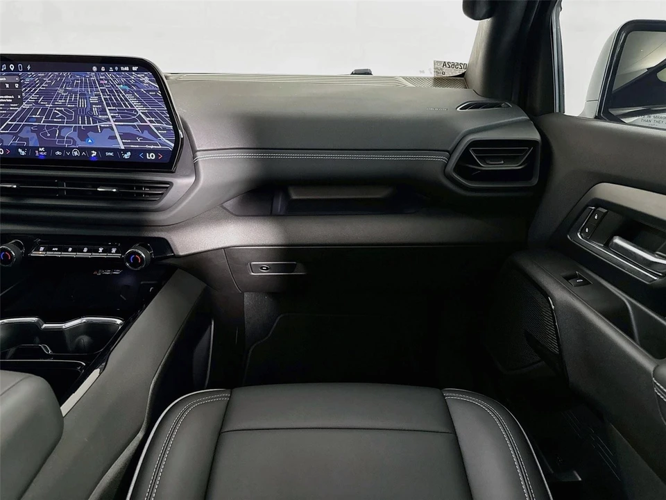 2026 Chevrolet Silverado - Image 27 of 31