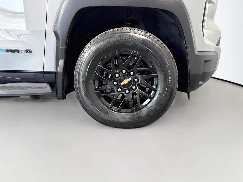 2026 Chevrolet Silverado - Image 31 of 31