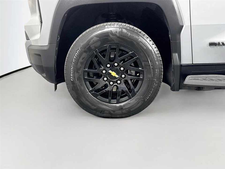 2026 Chevrolet Silverado - Image 29 of 31