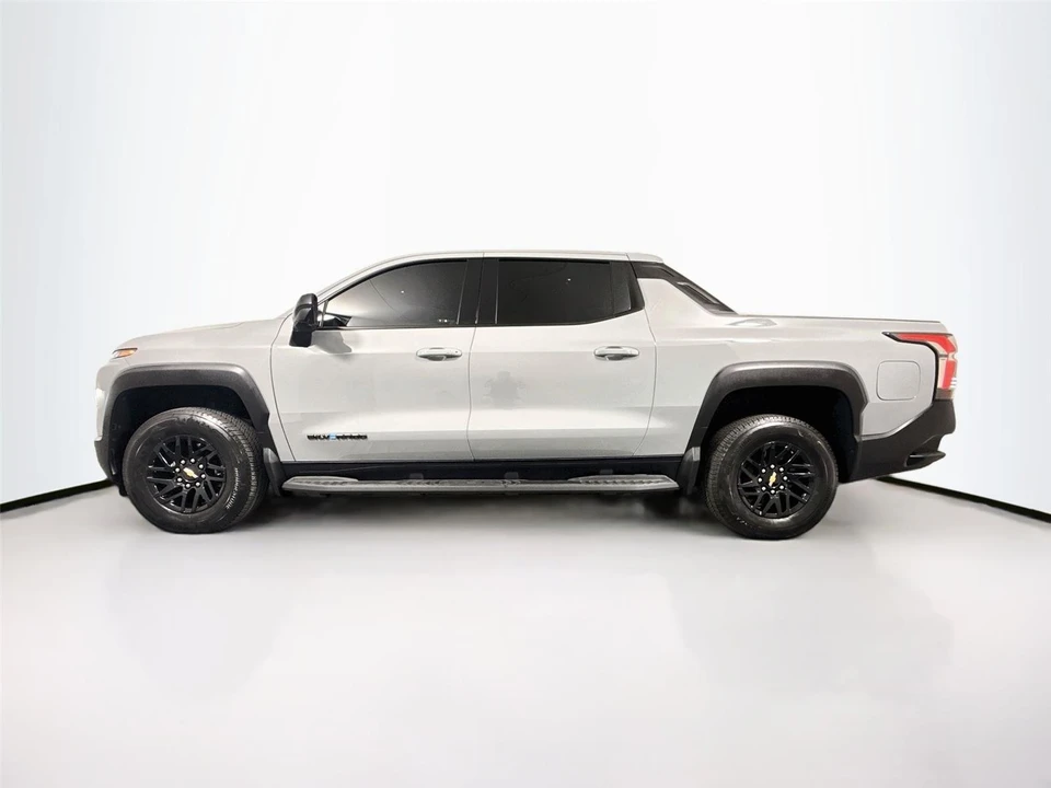 2026 Chevrolet Silverado - Image 2 of 31