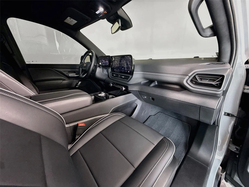 2026 Chevrolet Silverado - Image 26 of 31