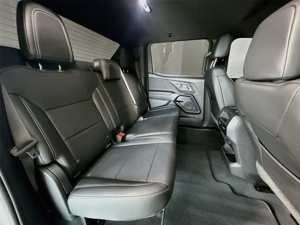 2026 Chevrolet Silverado - Image 25 of 31