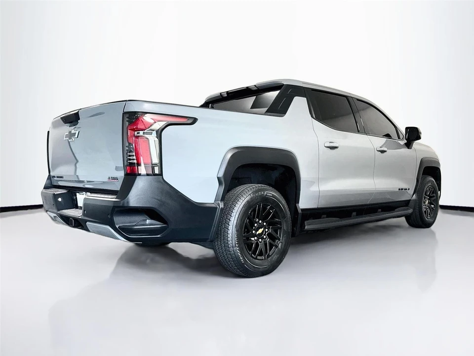 2026 Chevrolet Silverado - Image 5 of 31