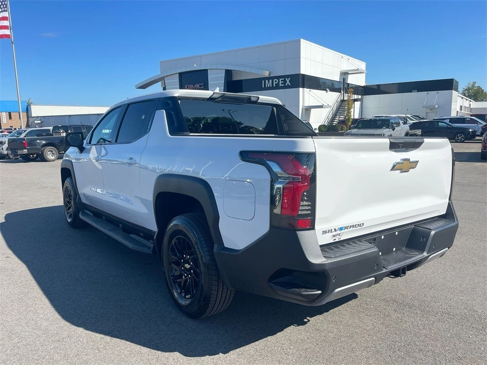 2026 Chevrolet Silverado - Image 3 of 12