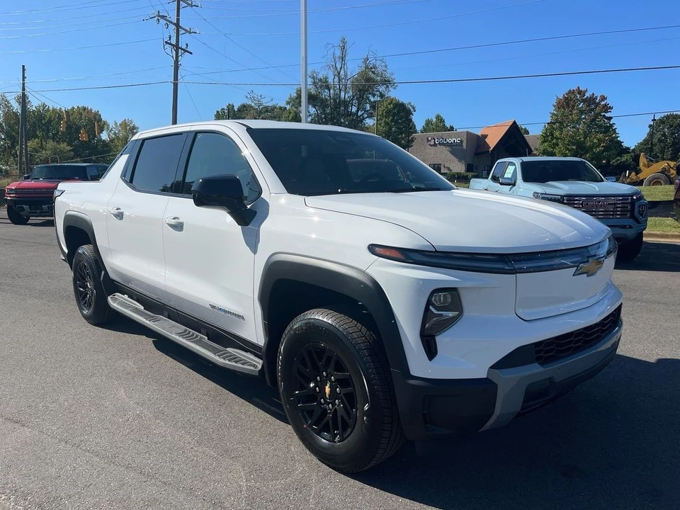 2026 Chevrolet Silverado - Image 7 of 12