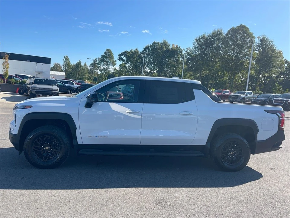 2026 Chevrolet Silverado - Image 2 of 12