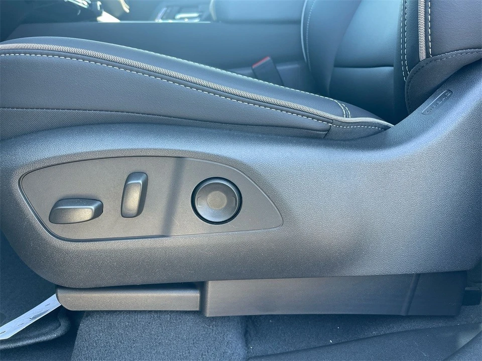 2026 Chevrolet Silverado - Image 10 of 12