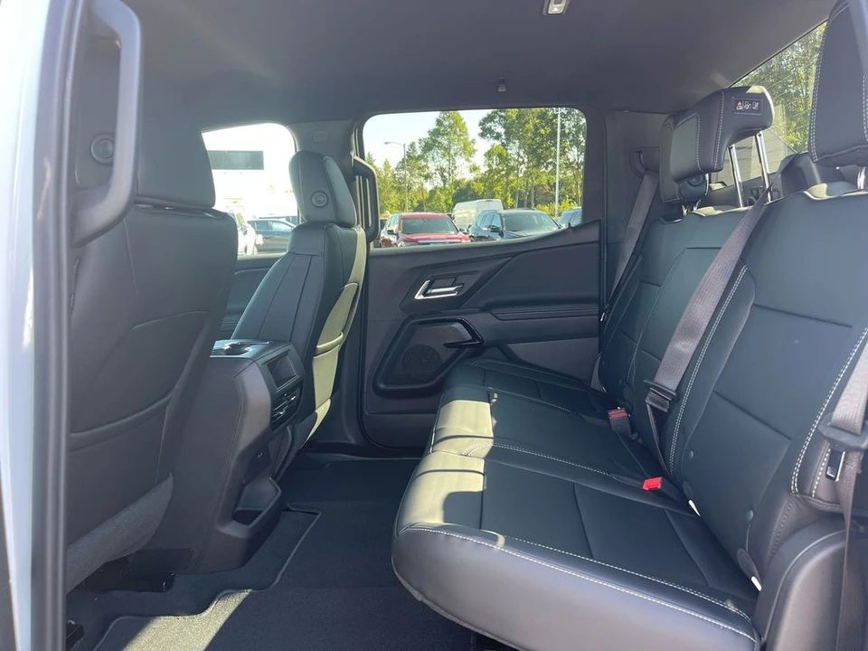 2026 Chevrolet Silverado - Image 11 of 12