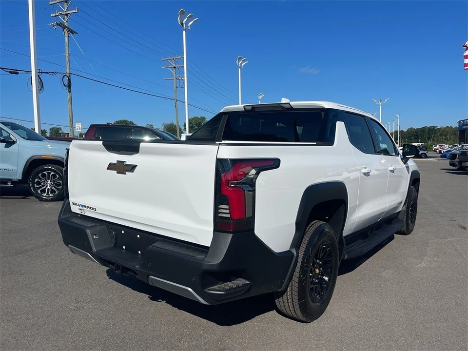 2026 Chevrolet Silverado - Image 5 of 12