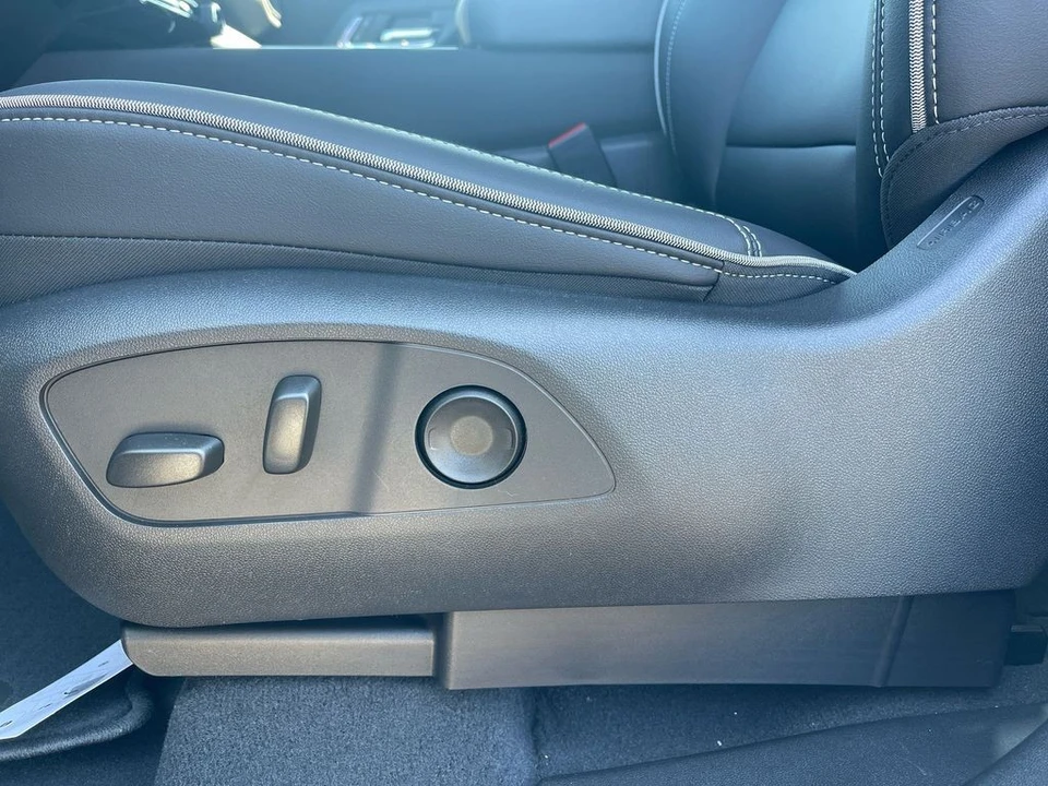 2026 Chevrolet Silverado - Image 10 of 12