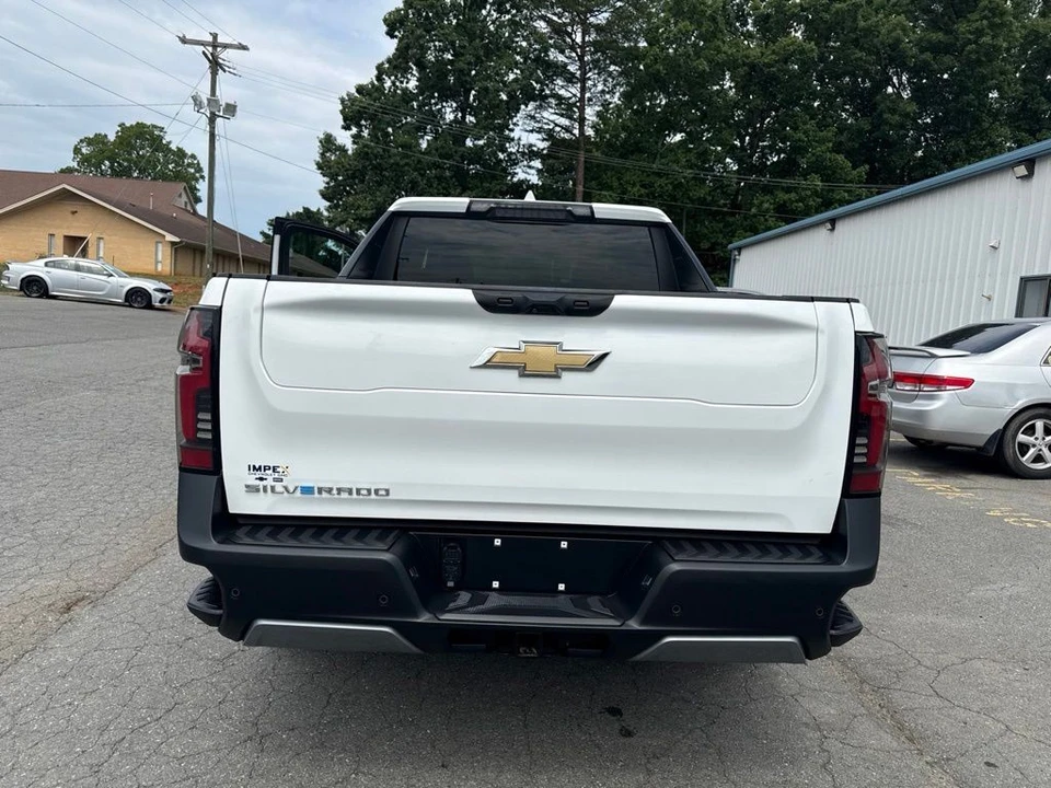 2026 Chevrolet Silverado - Image 7 of 31