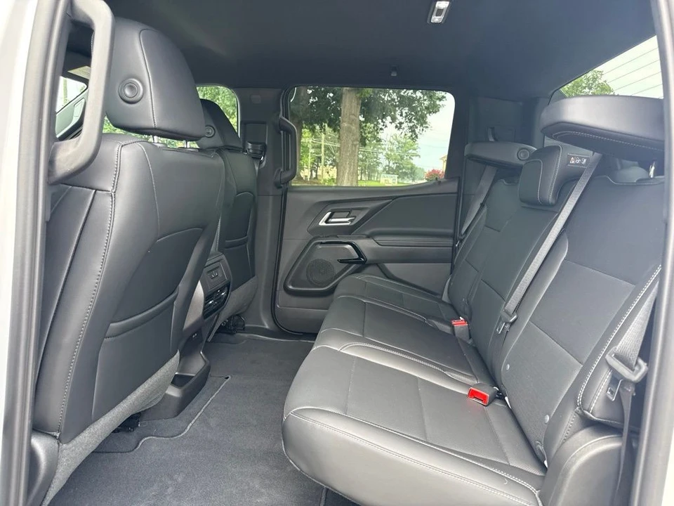 2026 Chevrolet Silverado - Image 12 of 31