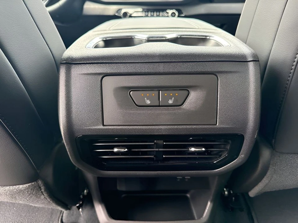 2026 Chevrolet Silverado - Image 14 of 31