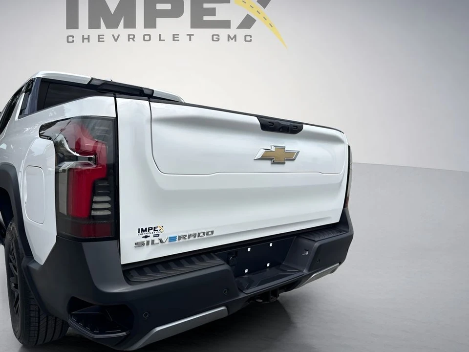 2026 Chevrolet Silverado - Image 4 of 31
